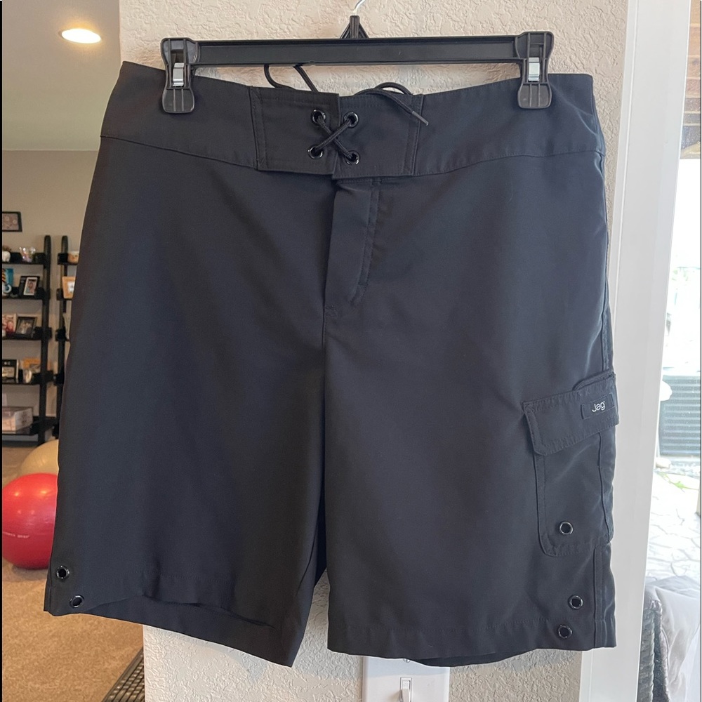 Jag black side pocket decorative holes on bottom of shorts. Size Small